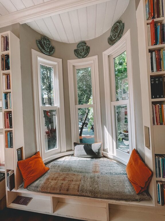 How to Create a Cozy Reading Nook for Year-Round Relaxation